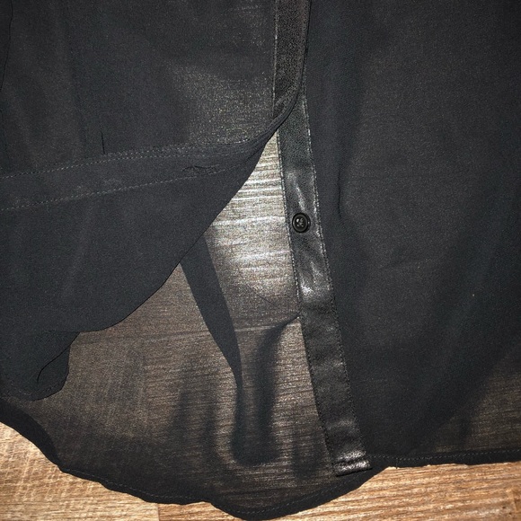 158. Rock & Republic Black Open Back Button Down Top - Picture 7 of 8